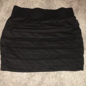 Bodycon textured black skirt